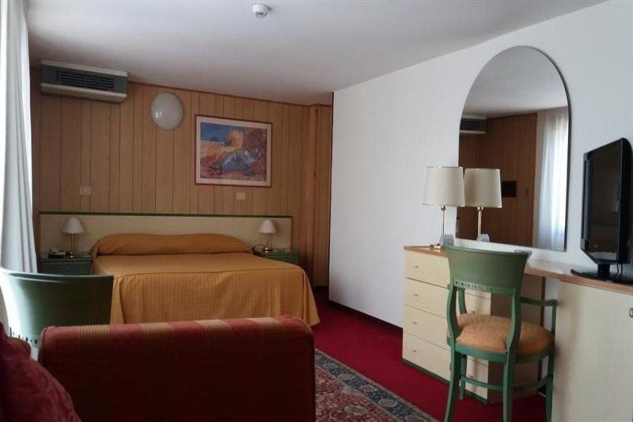 Hotel Majestic ليدو دي يسولو المظهر الخارجي الصورة