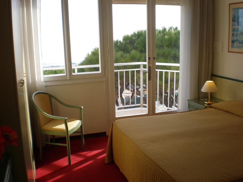 Hotel Majestic ليدو دي يسولو الغرفة الصورة