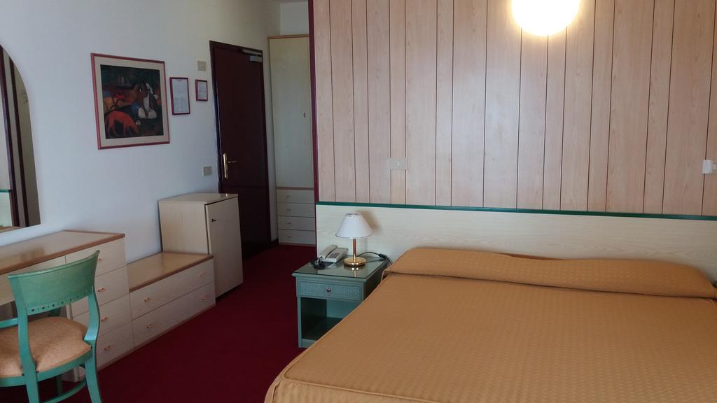 Hotel Majestic ليدو دي يسولو المظهر الخارجي الصورة
