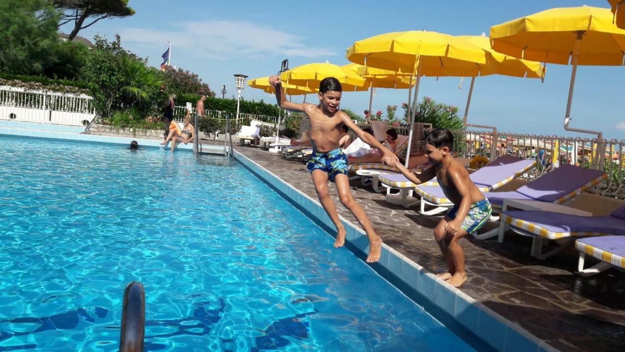 Hotel Majestic ليدو دي يسولو المظهر الخارجي الصورة